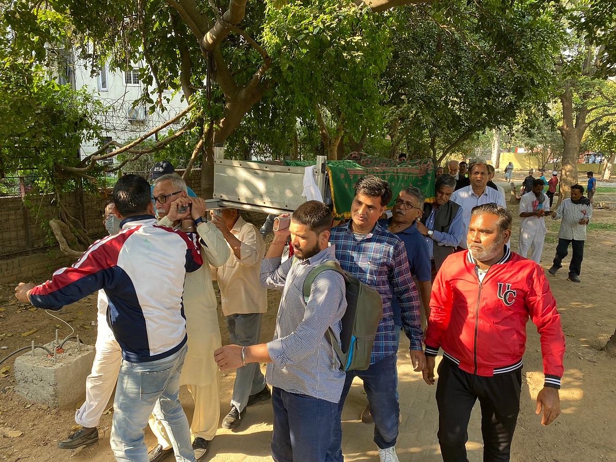 ظفر آغا کی آخری رسومات میں کئی معزز شخصیات نے کی شرکت، گھر سے قبرستان تک چلے ساتھ ساتھ