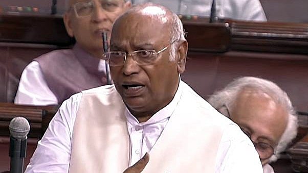 حکومت دوستوں کے فائدےکے لیے کسانوں کے مفادات کو پامال کر رہی ہے: کھڑگے