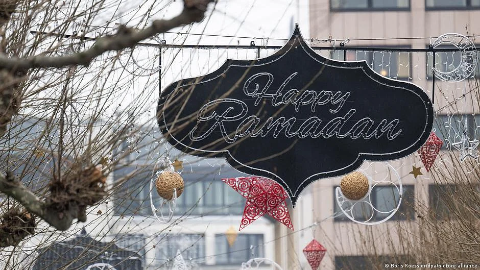 جرمن شہر فرینکفرٹ میں پہلی بار رمضان کے لیے تہنیتی چراغاں