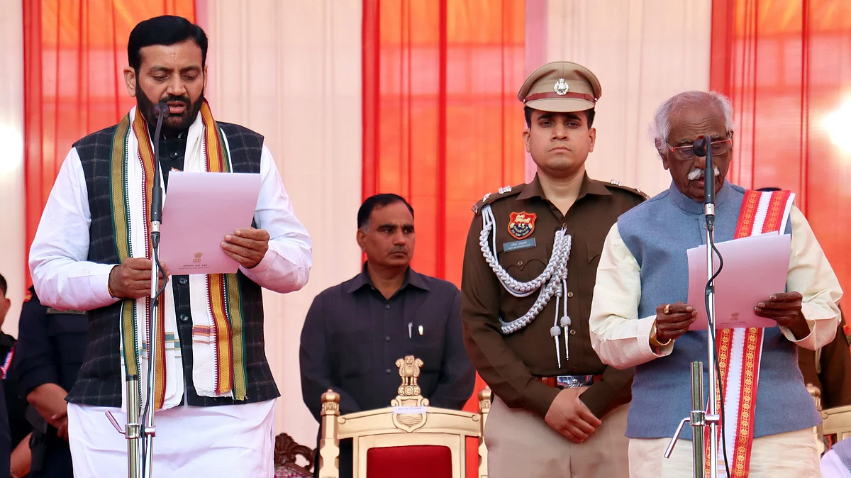 <div class="paragraphs"><p>نائب سنگھ سینی وزیر اعلیٰ کے عہدے کاحلف لیتے ہوئے / تصویر: آئی اے این ایس</p></div>