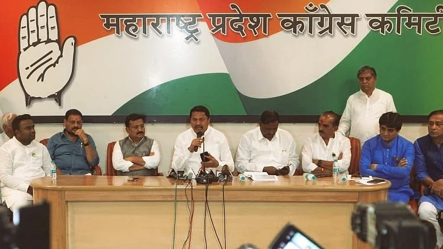 <div class="paragraphs"><p>تصویر قومی آواز</p></div>