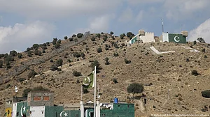 افغان سرحد کے قریب پاکستانی فوجی پوسٹ پر حملہ، تیرہ ہلاکتیں