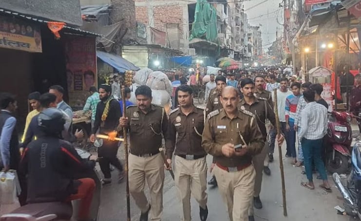 سی اے اے نافذ ہونے کے بعد کئی ریاستوں میں الرٹ، آسام میں طلبا کا احتجاجی مظاہرہ، آئیے جانیں کس نے کیا کہا!