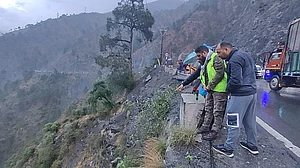 اتراکھنڈ کے نینی تال میں دردناک سڑک حادثہ، میکس گاڑی گہری کھائی میں گرنے سے 5 افراد کی موت