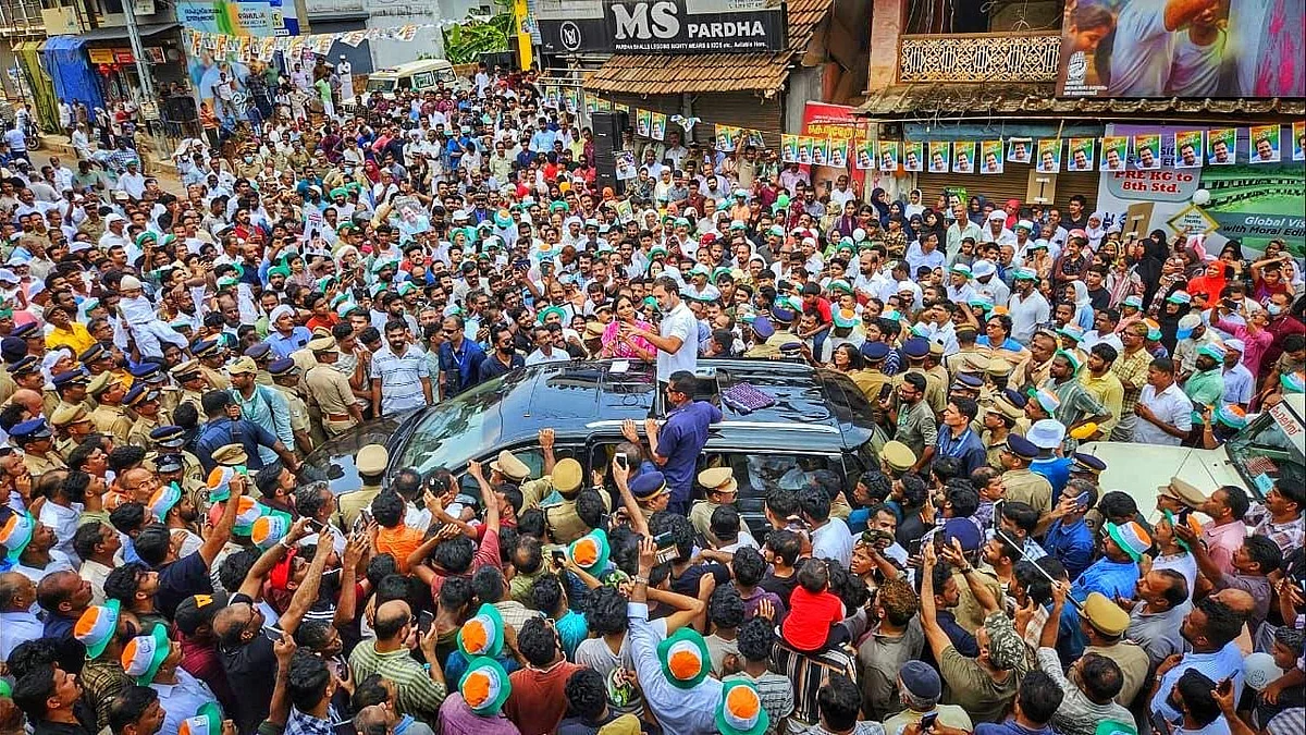 <div class="paragraphs"><p>راہل گاندھی روڈ شو کے دوران خطاب کرتے ہوئے /&nbsp; تصویر: ’ایکس‘&nbsp; INCIndia@</p></div>