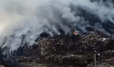 غازی پور کی آگ بجھی نہیں اور جل اٹھا گروگرام-فرید آباد سرحد پر موجود ’کوڑے کا پہاڑ‘، ہر طرف دھواں ہی دھواں