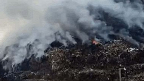 <div class="paragraphs"><p>کوڑے کے ڈھیر میں لگی آگ</p></div>