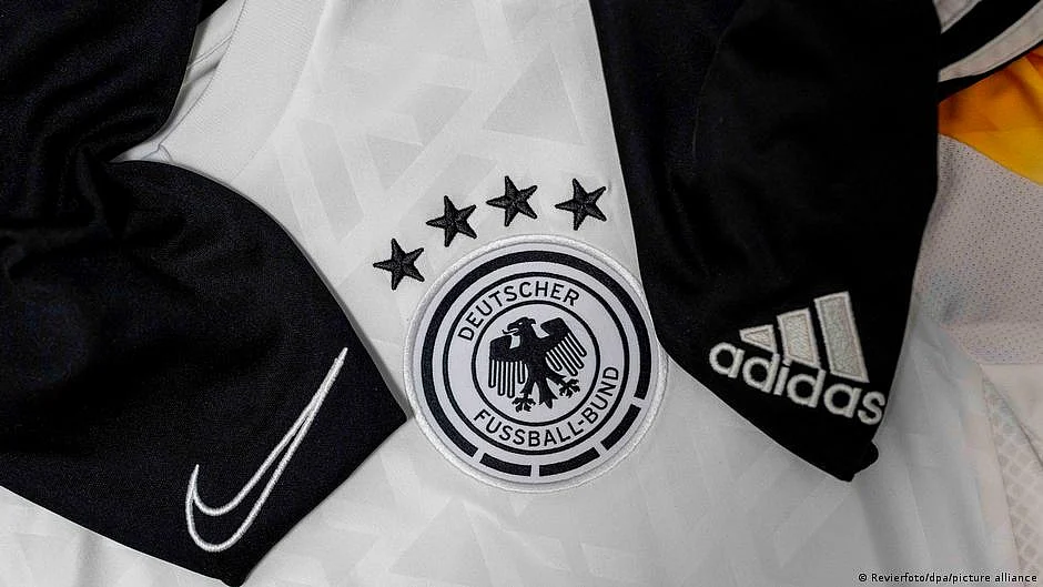 ایڈیڈاس نے نازی مشابہت کے سبب 44 نمبر کی جرسی کی فروخت روک دی