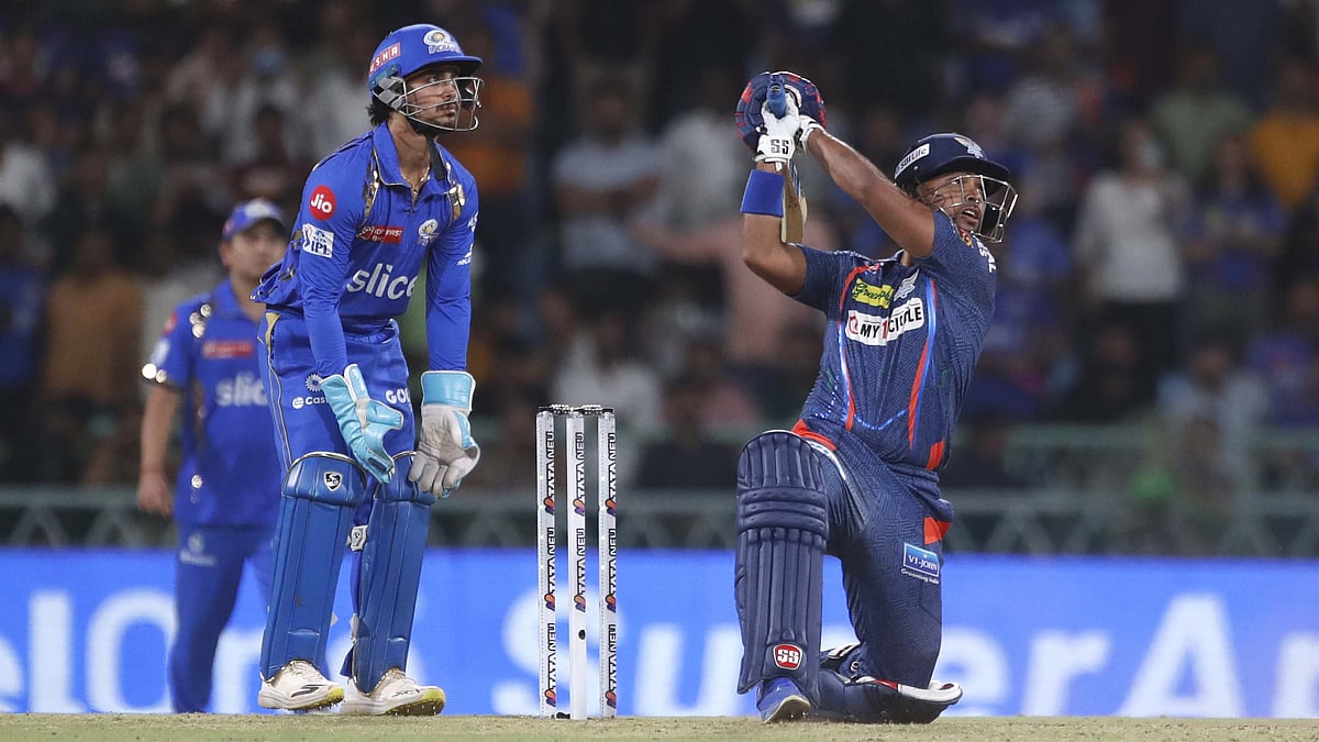 لکھنؤ نے ممبئی کو 4 وکٹوں سے دی شکست