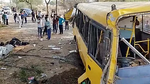 بس حادثہ میں 6 بچوں کی ہلاکت: عیدالفطر کی چھٹی کے باوجود اسکول کھلنے پر انتظامیہ سخت، رجسٹریشن منسوخ ہوگا