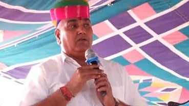 ووٹنگ کے دوران بی جے پی ایم ایل اے کی غنڈہ گردی، بی ایس ایف جوان اور بی ایل او کو دھمکانے والا ویڈیو وائرل