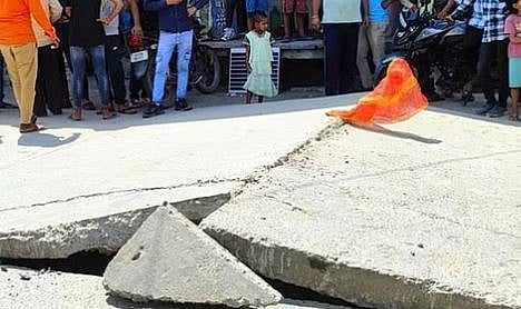 اتر پردیش: سنبھل میں تیز دھماکہ کے ساتھ پھٹ گئی آر سی سی سڑک، تحقیقات کا فیصلہ