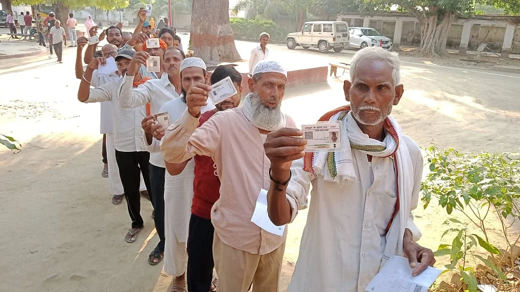 <div class="paragraphs"><p>ووٹرس، تصویر <a href="https://twitter.com/ECISVEEP">@ECISVEEP</a></p></div>