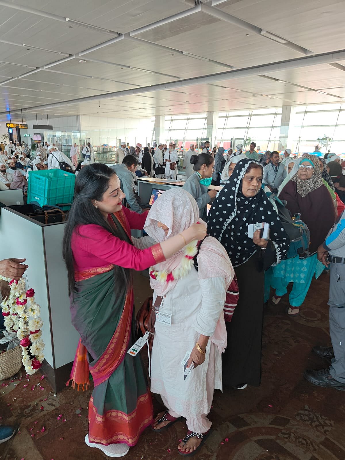 دہلی سے ساتویں حج پرواز کے ذریعے 58 بغیر محرم خاتون عازمین حج مدینہ کے لیے روانہ