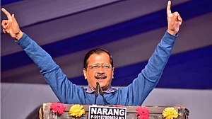 اروند کیجریوال کو سپریم کورٹ سے راحت، عبوری ضمانت منظور، معاملہ بڑی بنچ کو منتقل