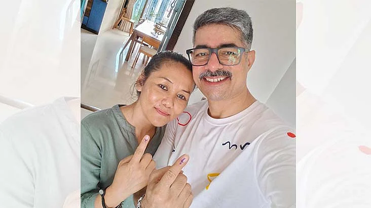 <div class="paragraphs"><p>سوشانت سنگھ اپنی اہلیہ کے ساتھ / تصویر:&nbsp;@sushant_says</p></div>