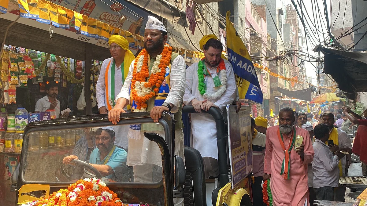 <div class="paragraphs"><p>کلدیپ کمار روڈ شو کرتے ہوئے</p></div>