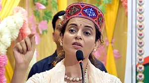 بی جے پی نے کسانوں سے متعلق کنگنا رانوت کے بیان پر عدم اتفاق کا کیا اظہار، رکن پارلیمنٹ کو دی سخت تنبیہ