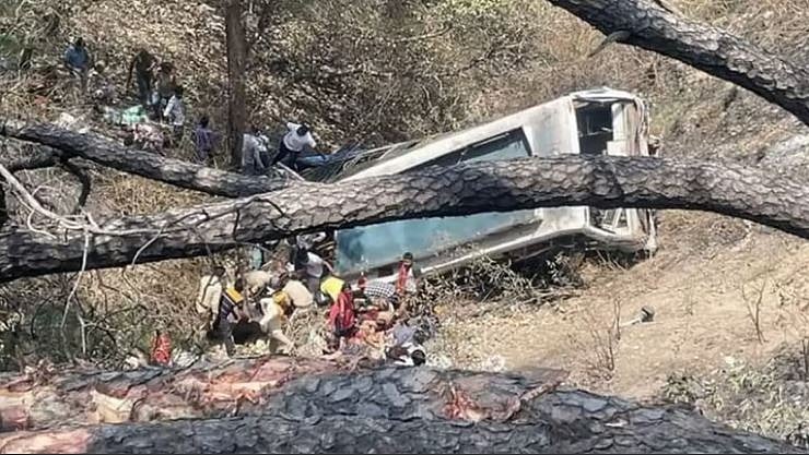 جموں: اکھنور میں دردناک سڑک حادثہ، عقیدتمندوں سے بھری بس 150 فیٹ گہری کھائی میں گری، 21 افراد ہلاک، درجنوں زخمی