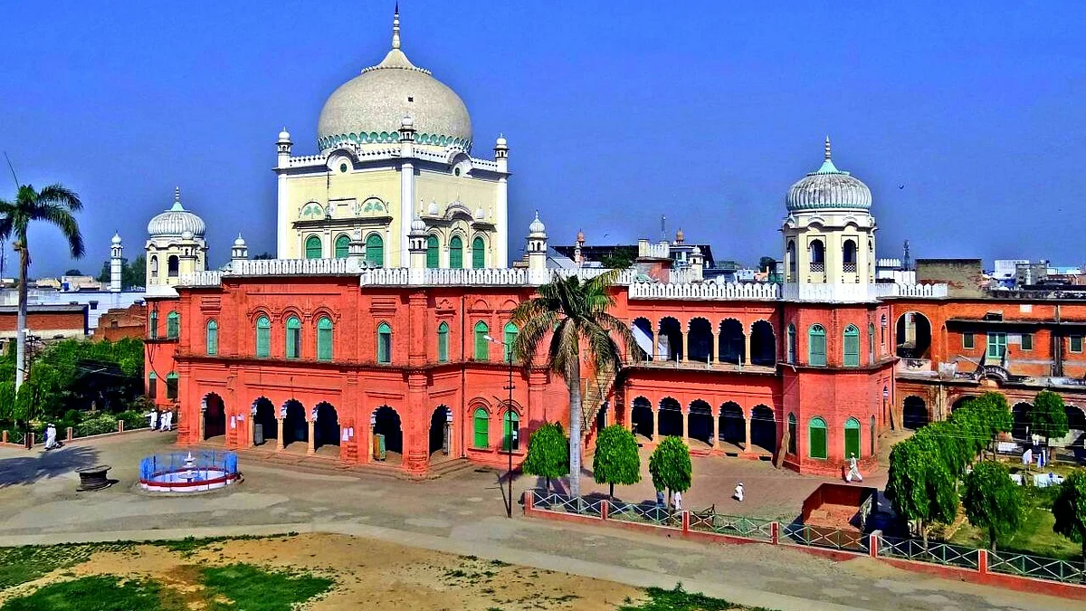 ’دارالعلوم دیوبند کا نام استعمال کر سوشل میڈیا اکاؤنٹس نہ بنائیں‘، مفتی ابوالقاسم نعمانی کی اپیل