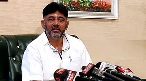 ’کمارسوامی و ایچ ڈی ریونا دہشت گرد نہیں کہ ان کا فون ٹیپ کیا جائے‘، ڈی کے شیوکمار کا سخت جواب