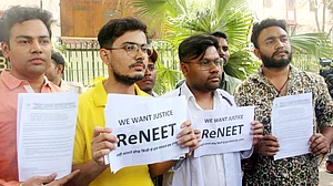 نیٹ پیپر لیک معاملہ میں سنسنی خیز انکشاف، ’پھوپھا نے 30-32 لاکھ میں کرائی سیٹنگ، ایک رات پہلے مل گیا تھا پرچہ!‘