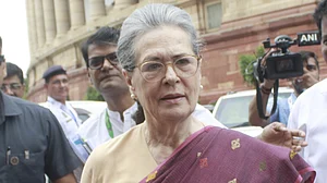 وزیر اعظم اتفاق کی تبلیغ کرتے ہیں لیکن تصادم کو فروغ دیتے ہیں: سونیا گاندھی