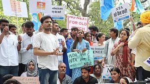 نیٹ پیپر لیک معاملہ: سی بی آئی کی پٹنہ ایمس کے 4 طلبا سے پوچھ گچھ، سولور گینگ سے وابستہ ہونے کا شبہ