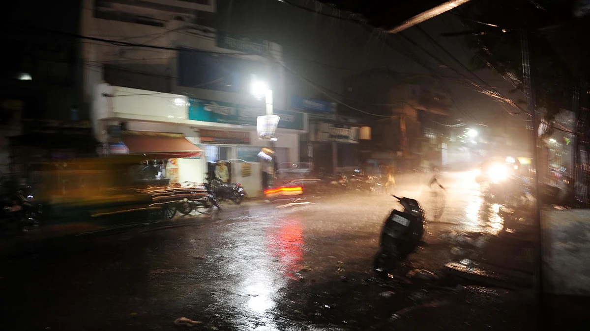 <div class="paragraphs"><p>دہلی میں بارش (فائل)/ تصویر یو این آئی</p></div>