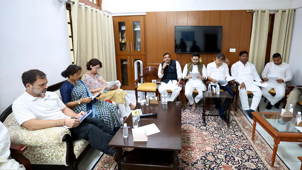 <div class="paragraphs"><p>انڈیا اتحاد کے لیڈران میٹنگ کرتے ہوئے، تصویر @INCIndia</p></div>