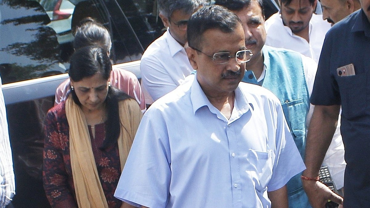 دہلی آبکاری پالیسی معاملے میں سی بی آئی نے داخل کی چارج شیٹ، کیجریوال کو بنایا ملزم