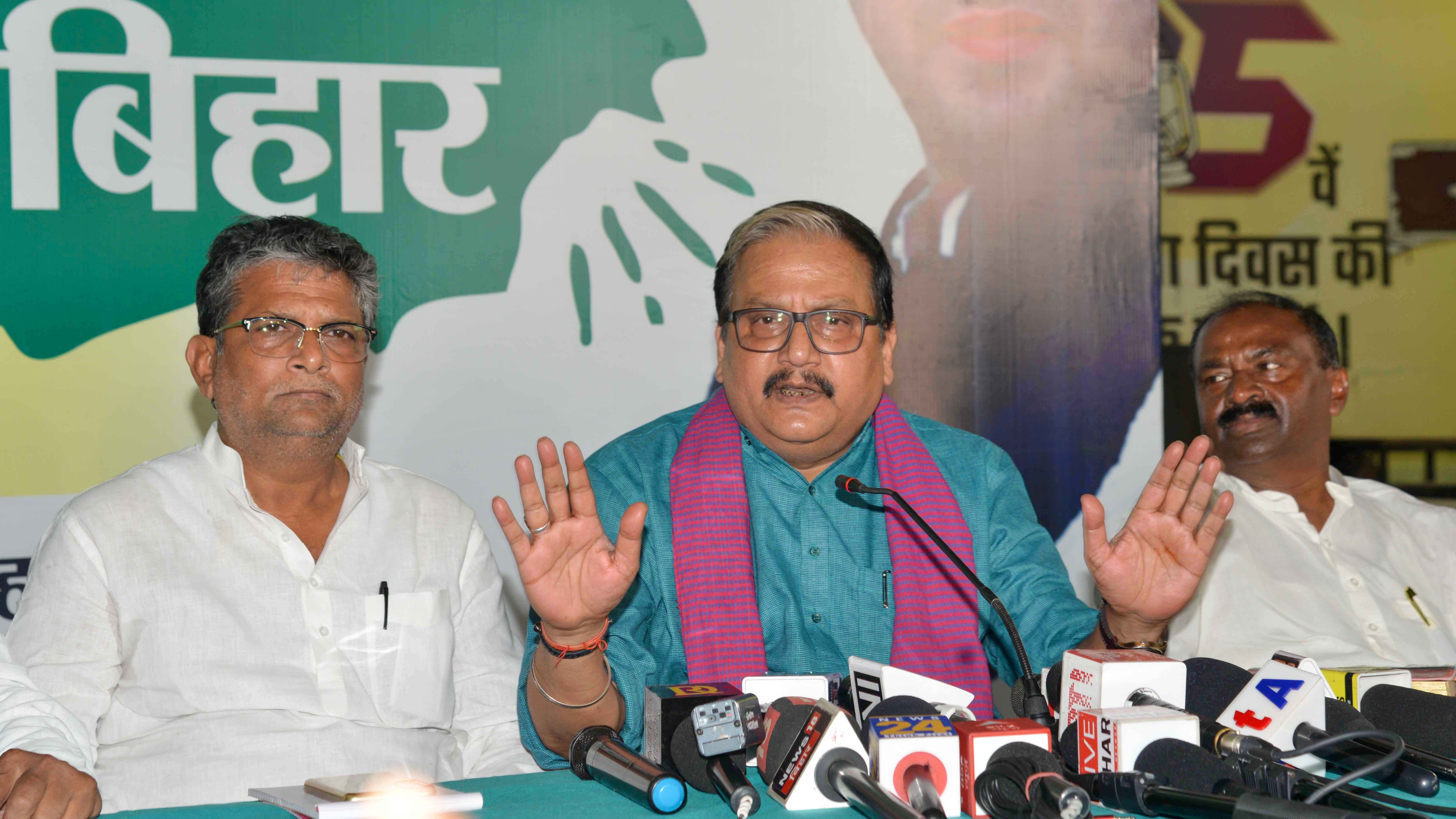 <div class="paragraphs"><p>منوج جھا / آئی اے این ایس</p></div>