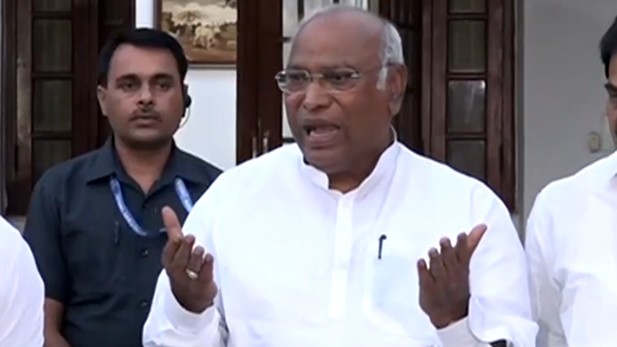 <div class="paragraphs"><p>ملکارجن کھڑگے / آئی اے این ایس</p></div>