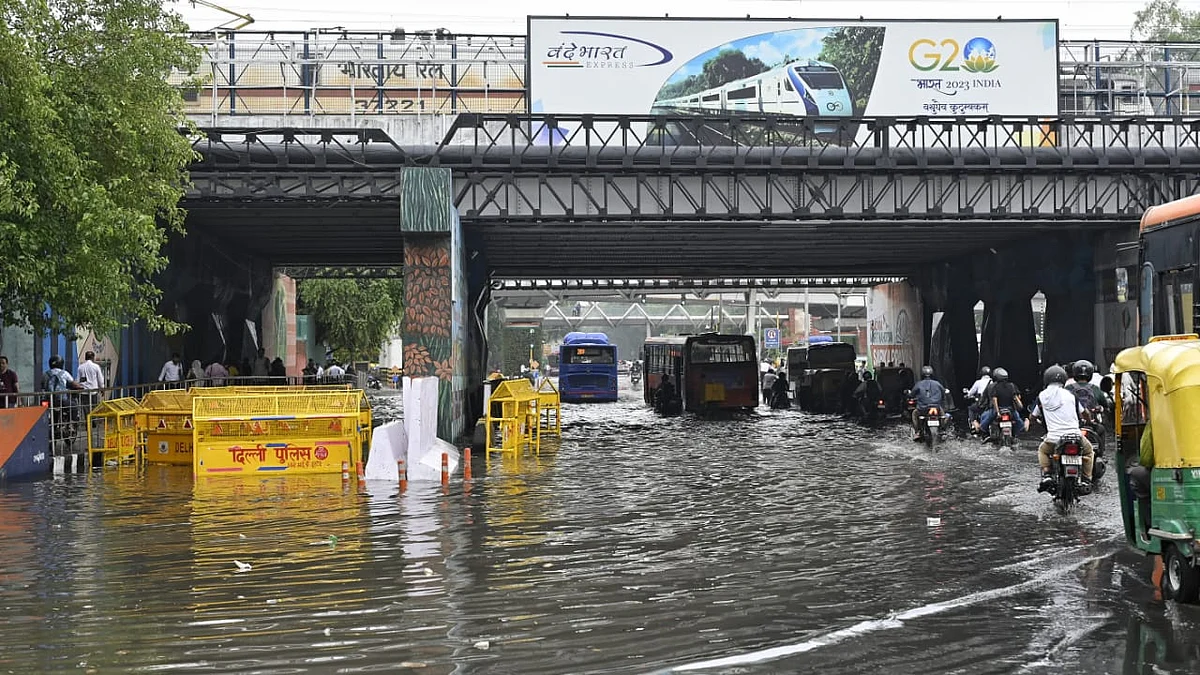 <div class="paragraphs"><p>دہلی میں بارش / تصویر قومی آواز / وپن</p></div>