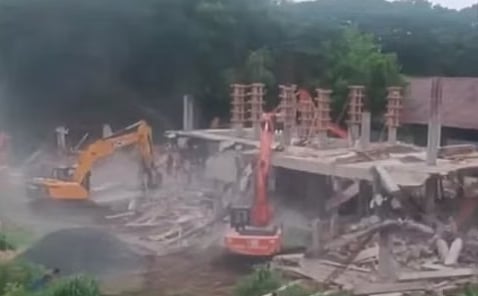 آندھرا پردیش: وائی ایس آر کانگریس کے دفتر پر چلا بلڈوزر، سابق وزیر اعلیٰ جگن موہن ریڈی ناراض