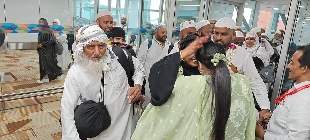 حج 2024: حاجیوں کے پہلے قافلہ کا دہلی میں پُرجوش استقبال، دیکھیں تصویری جھلکیاں
