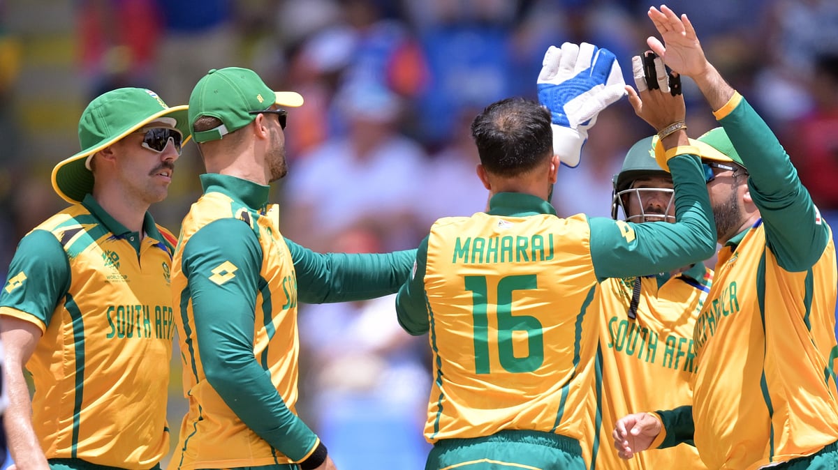جنوبی افریقہ نے ٹی-20 عالمی کپ میں انگلینڈ کو 7 رن سے شکست دے کر مسلسل دوسرا میچ جیتا