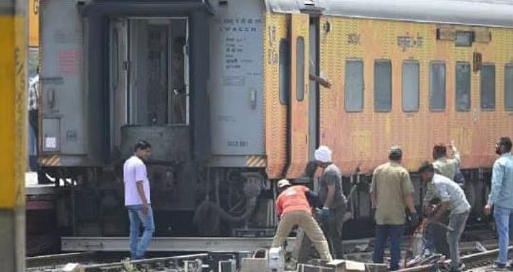 غازی آباد اسٹیشن پر پٹری سے اتری تیجس ایکسپریس، بھونیشور سے دہلی جا رہی تھی ٹرین