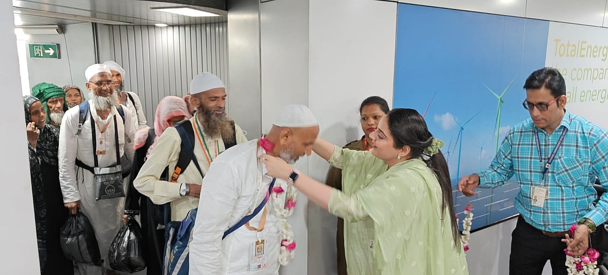 حج 2024: حاجیوں کے پہلے قافلہ کا دہلی میں پُرجوش استقبال، دیکھیں تصویری جھلکیاں