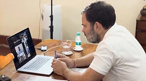 ’راجکوٹ گیمنگ زون حادثہ کا ایشو پارلیمنٹ میں اٹھاؤں گا‘، متاثرہ کنبوں سے راہل گاندھی نے کی بات