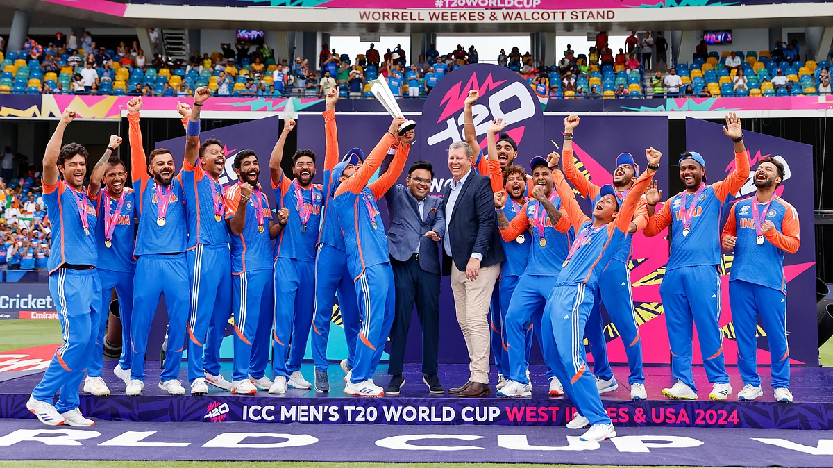 <div class="paragraphs"><p>ٹی-20 ورلڈ کپ جیتنے کے بعد ہندوستانی ٹیم کے کھلاڑی خوشی مناتے ہوئے / آئی اے این ایس</p></div>