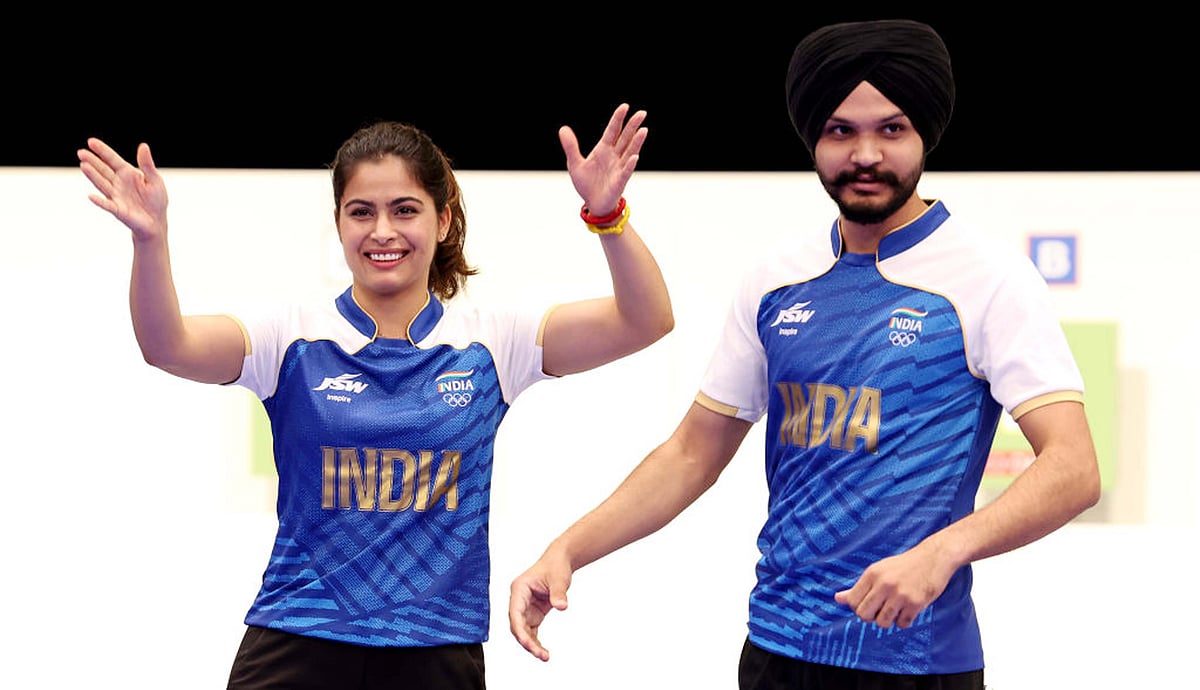 پیرس اولمپکس میں منو بھاکر نے رقم کی تاریخ، ایک اولمپکس میں 2 تمغے جیتنے والی پہلی ہندوستانی، سربجوت سنگھ کے ساتھ کیا کمال
