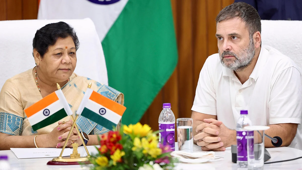 <div class="paragraphs"><p>راہل گاندھی اور انوسوئیا اوئیکے، تصویر @INCIndia</p></div>