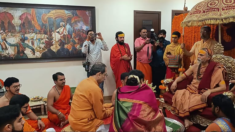 ادھو ٹھاکرے کے ساتھ دھوکہ ہوا، جس نے یہ کیا وہ اصلی ہندو نہیں: شنکراچاریہ اویمکتیشورانند