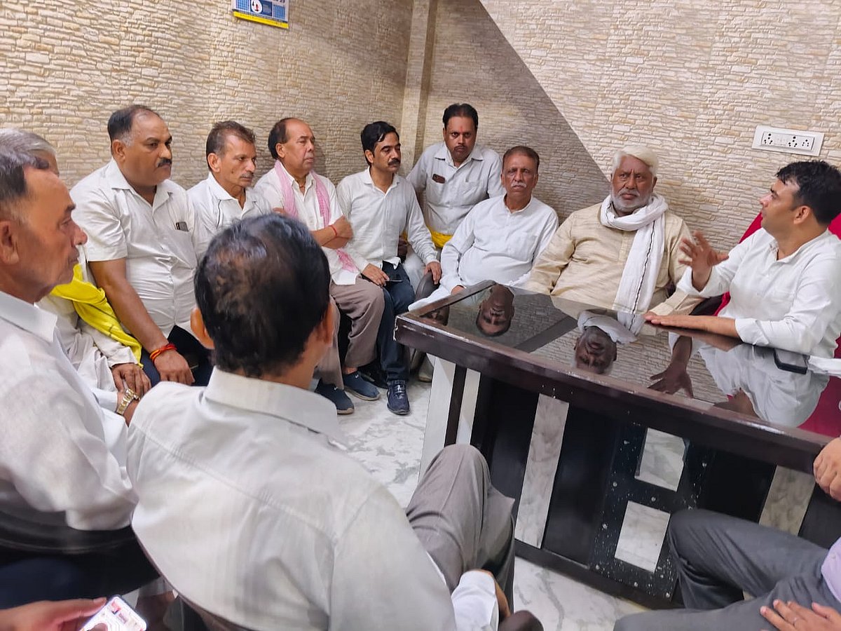 بابر پور ضلع کانگریس کمیٹی کے بلاک صدور کی میٹنگ میں شامل ہوئے سینئر لیڈران