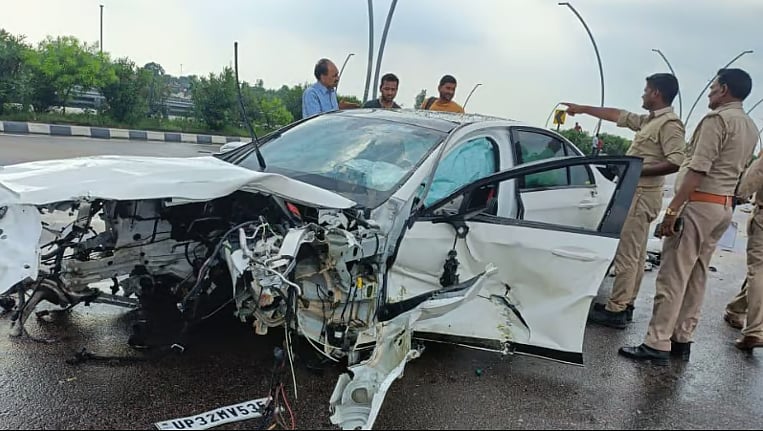 یوپی حکومت میں وزیر نند گوپال نندی کے بیٹے-بہو کا لکھنؤ-آگرہ ایکسپریس وے پر خوفناک حادثہ، اسپتال میں داخل