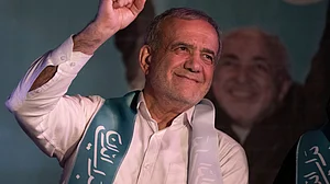 ایران کے صدراتی انتخاب میں اصلاح پسند رہنما مسعود پزشکیان کامیاب، سعید جلیلی کو 28 لاکھ ووٹوں سے ہرایا