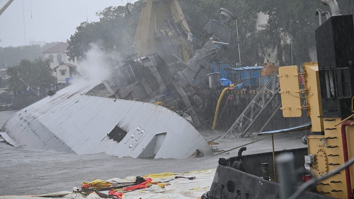 جنگی جہاز آئی این ایس برہمپتر میں شدید آتشزدگی، ایک ملاح لاپتہ، وزیر دفاع راجناتھ سنگھ نے کی دعائے خیر