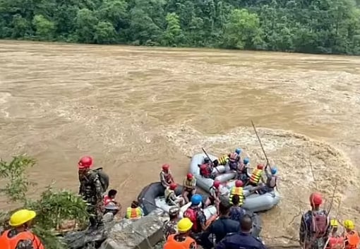 نیپال لینڈ سلائڈنگ حادثہ: اب تک 4 ہندوستانیوں سمیت 19 افراد کی لاشیں برآمد، راحت و بچاؤ کاری کا عمل جاری