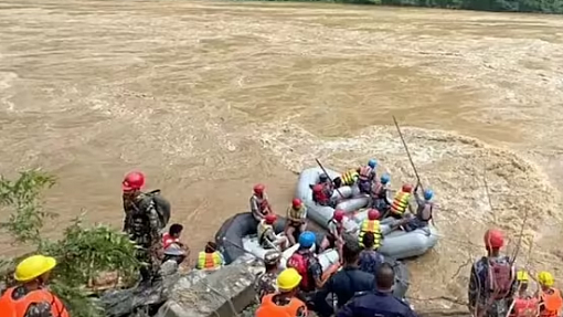 <div class="paragraphs"><p>نیپال لینڈ سلائڈنگ کے بعد بچاؤ کاری کا عمل جاری، تصویر سوشل میڈیا</p></div>